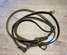 Lade das Bild in den Galerie-Viewer, Fettlederleine 2,40m, 3-fach verstellbar